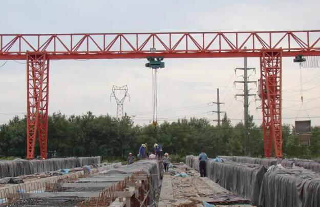 龍門吊專用吊具的設計和制造過程中的質(zhì)量控制和標準有哪些要求？