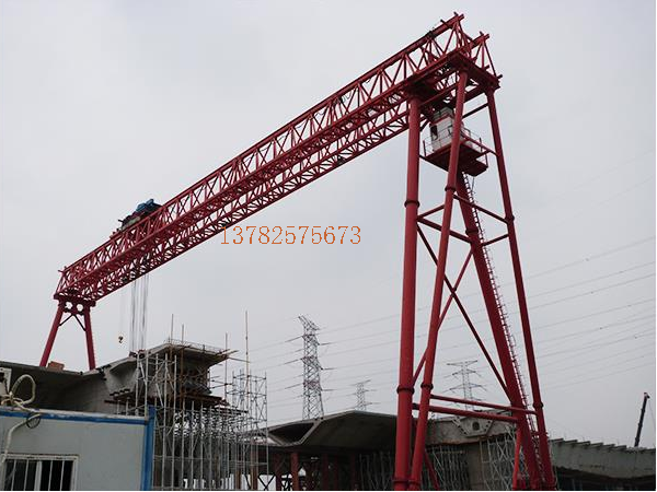 龍門吊作業(yè)中如何保證軌道的清潔和平整？