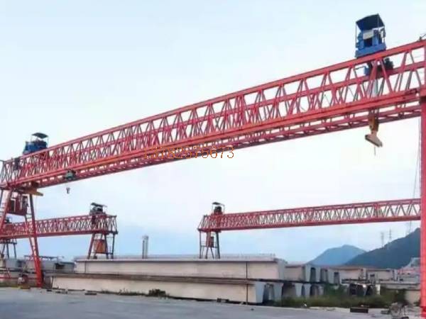 處理突發事件和緊急情況需要龍門吊操作人員冷靜應對，你知道應該采取哪些措施嗎？