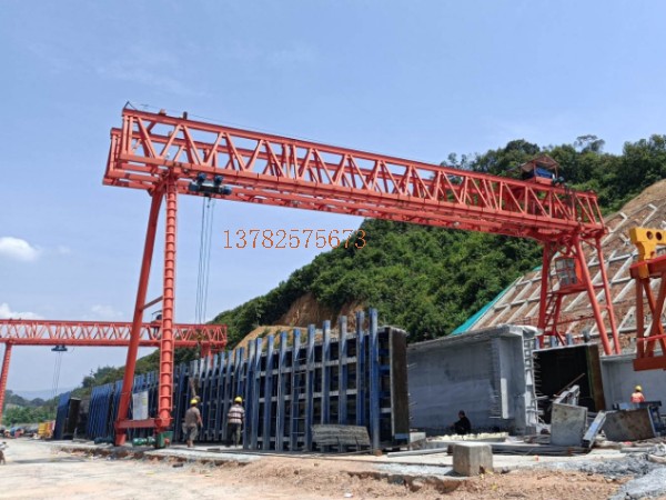 龍門(mén)吊門(mén)式起重機(jī)在遇到突發(fā)情況時(shí)應(yīng)如何應(yīng)對(duì)?