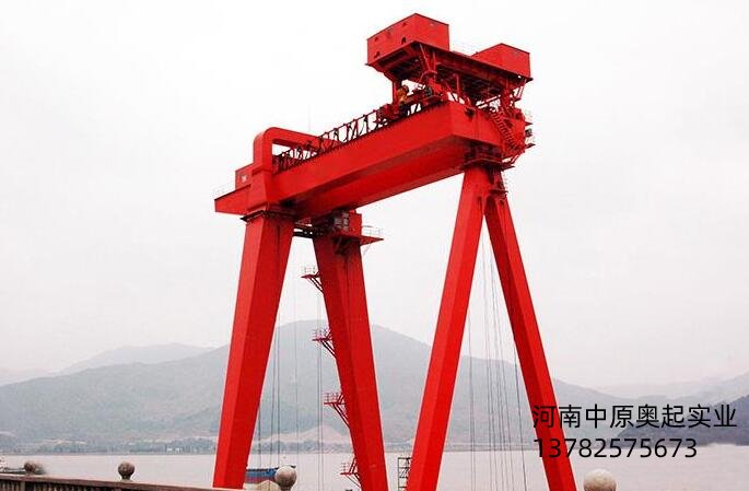 龍門吊的應(yīng)用領(lǐng)域：在哪些行業(yè)中得到廣泛應(yīng)用？如何滿足不同領(lǐng)域的吊裝需求？